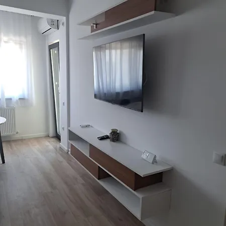 Fly Garden Apartment